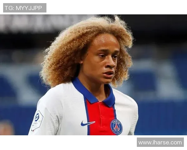 哈维西蒙斯的崛起之路:从青训新星到足球界的璀璨明珠