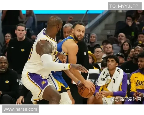 湖人詹姆斯与勇士库里精彩对决瞬间回顾与分析